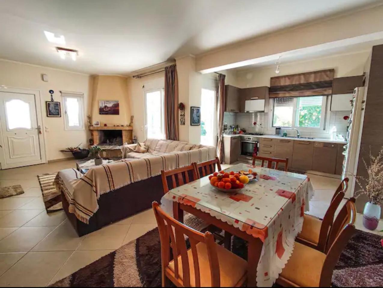Eretria Homestay Екстер'єр фото